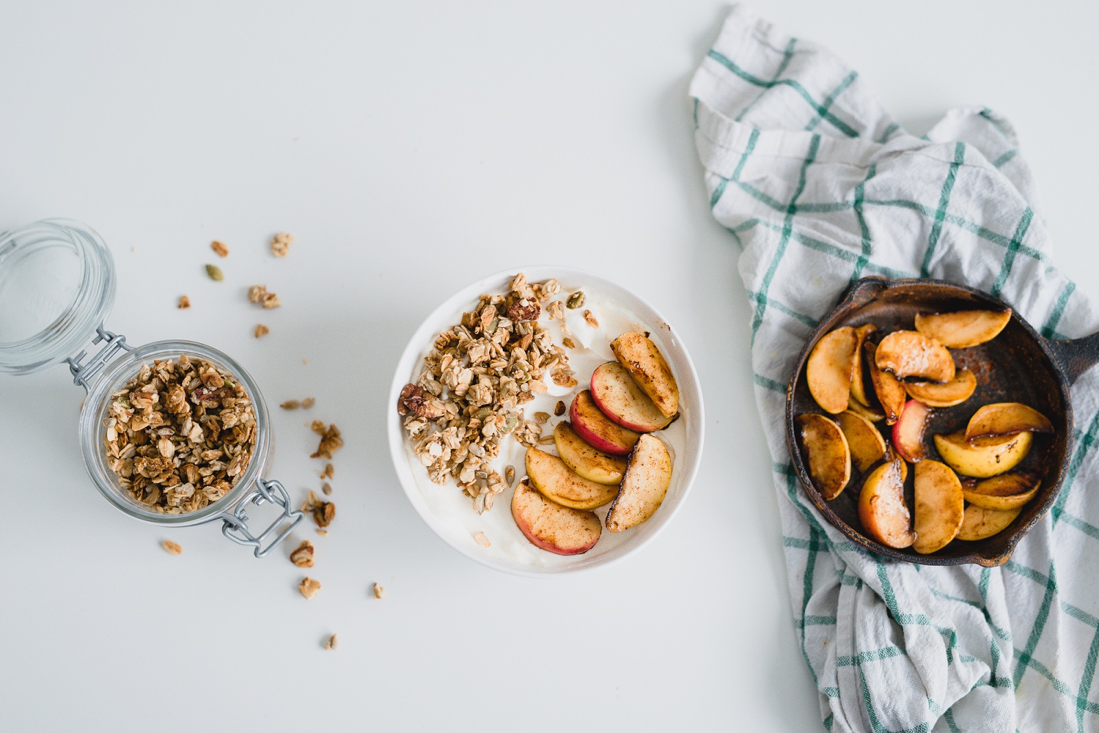 Yoghurt Met Granola En Gebakken Appeltjes Voedingsinfo Nice